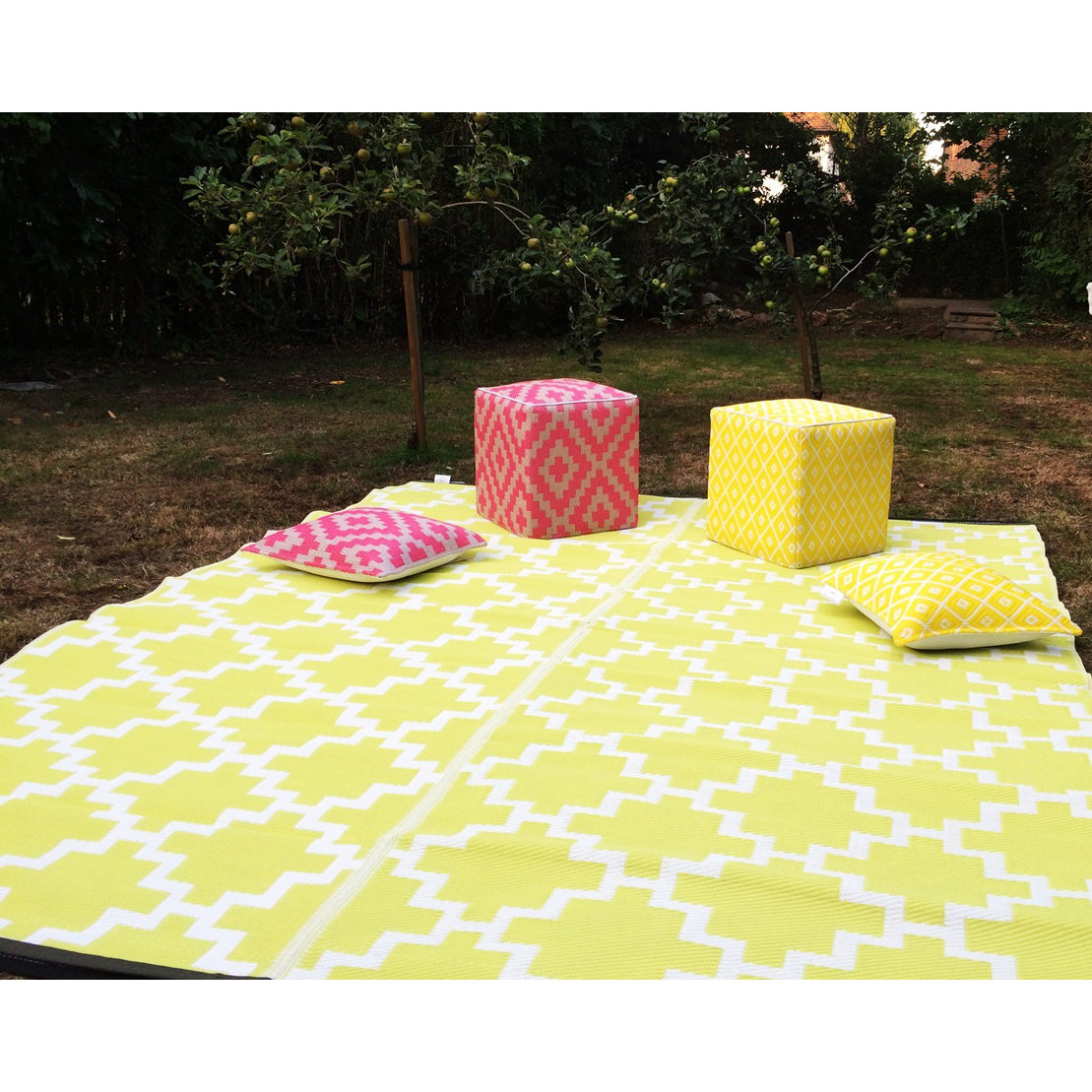 Green Decore Solitude Celery Green Indoor/Outdoor Area Rug & Reviews