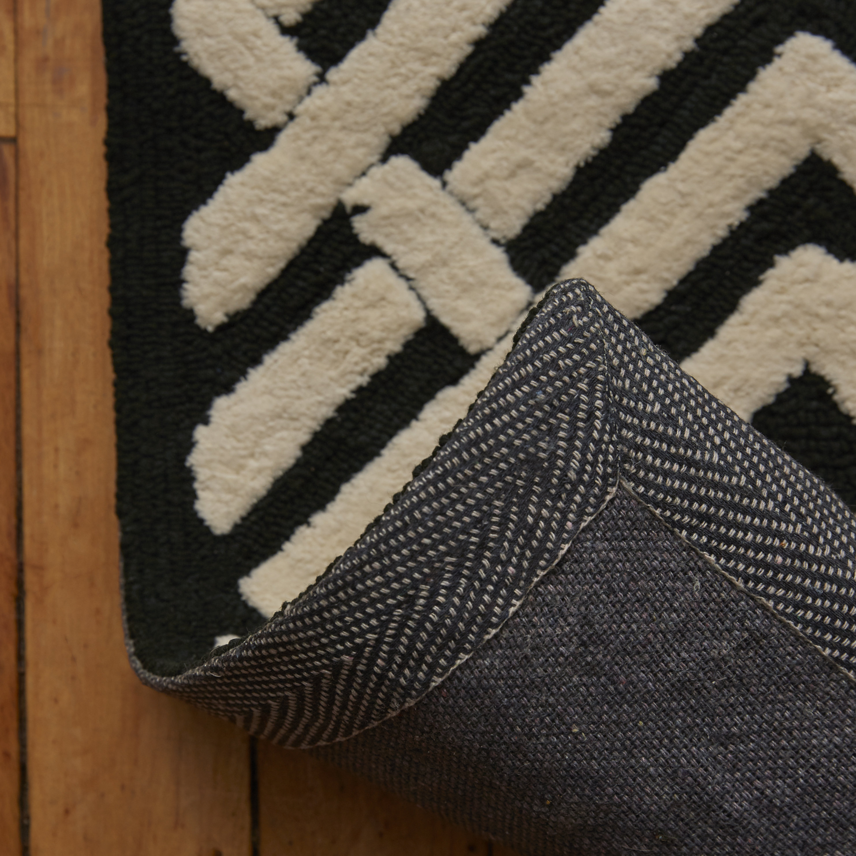 Safavieh Newport Black/White Geometric Area Rug & Reviews Wayfair